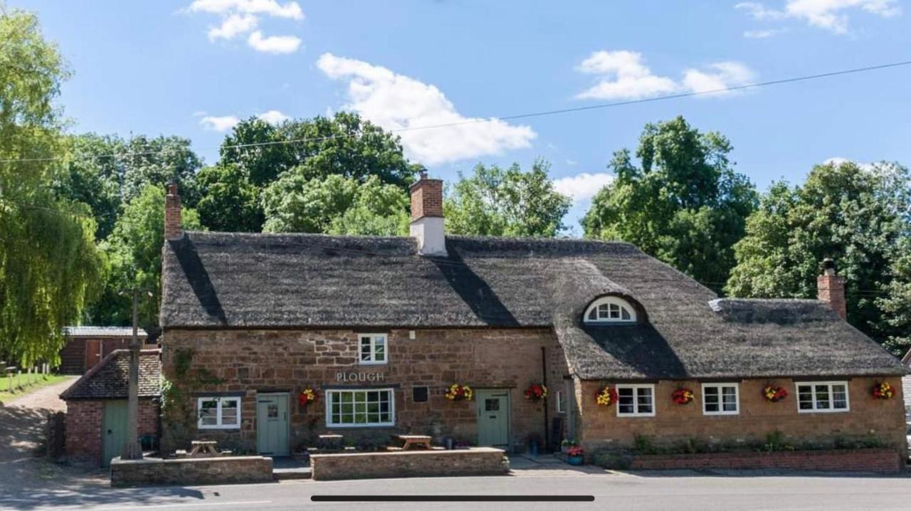 דבנטרי The Plough Inn Boddington מראה חיצוני תמונה