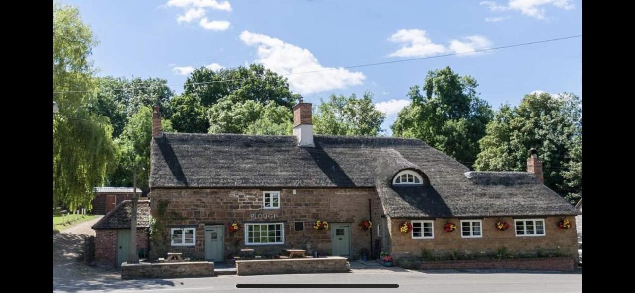 דבנטרי The Plough Inn Boddington מראה חיצוני תמונה